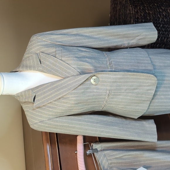 NWT ⭐ 3 Piece SIGNATURE Suit by Larry Levine Chic Gray Pinstripe - Picture 6 of 14